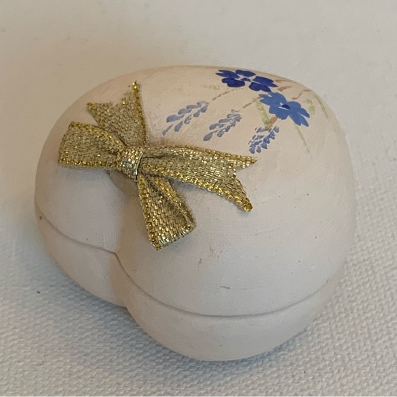 Heart Shaped Bisque Porcelain Trinket Box Blue Flowers Gold Bow Lid Vintage 2"x2 - Picture 3 of 14